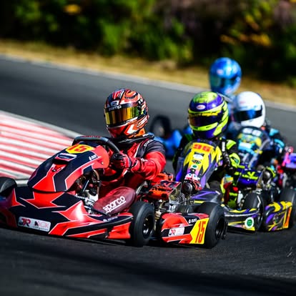 TLR drivers battling wheel-to-wheel on track